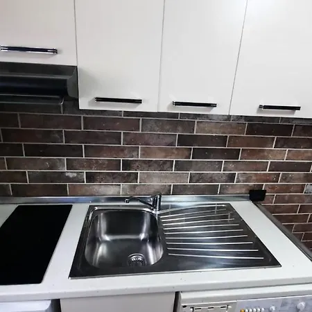 1-8 Lovely Quite Appartament Tirana