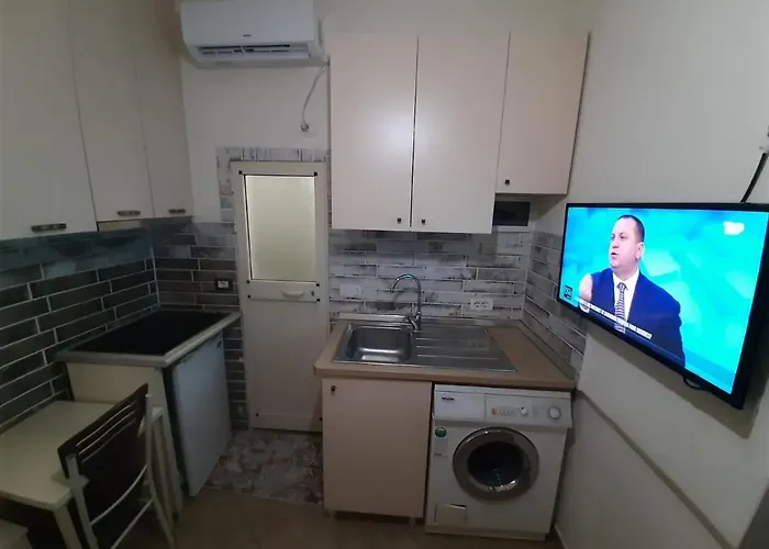 1-8 Lovely Quite Appartament * 地拉那